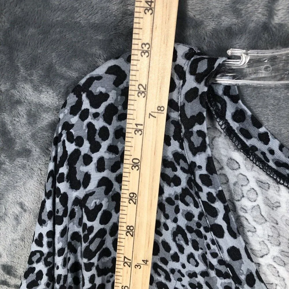Zenana Grey Cheetah￼ Print Loose Fit Long Length Top Women's Size Medium - Picture 10 of 12